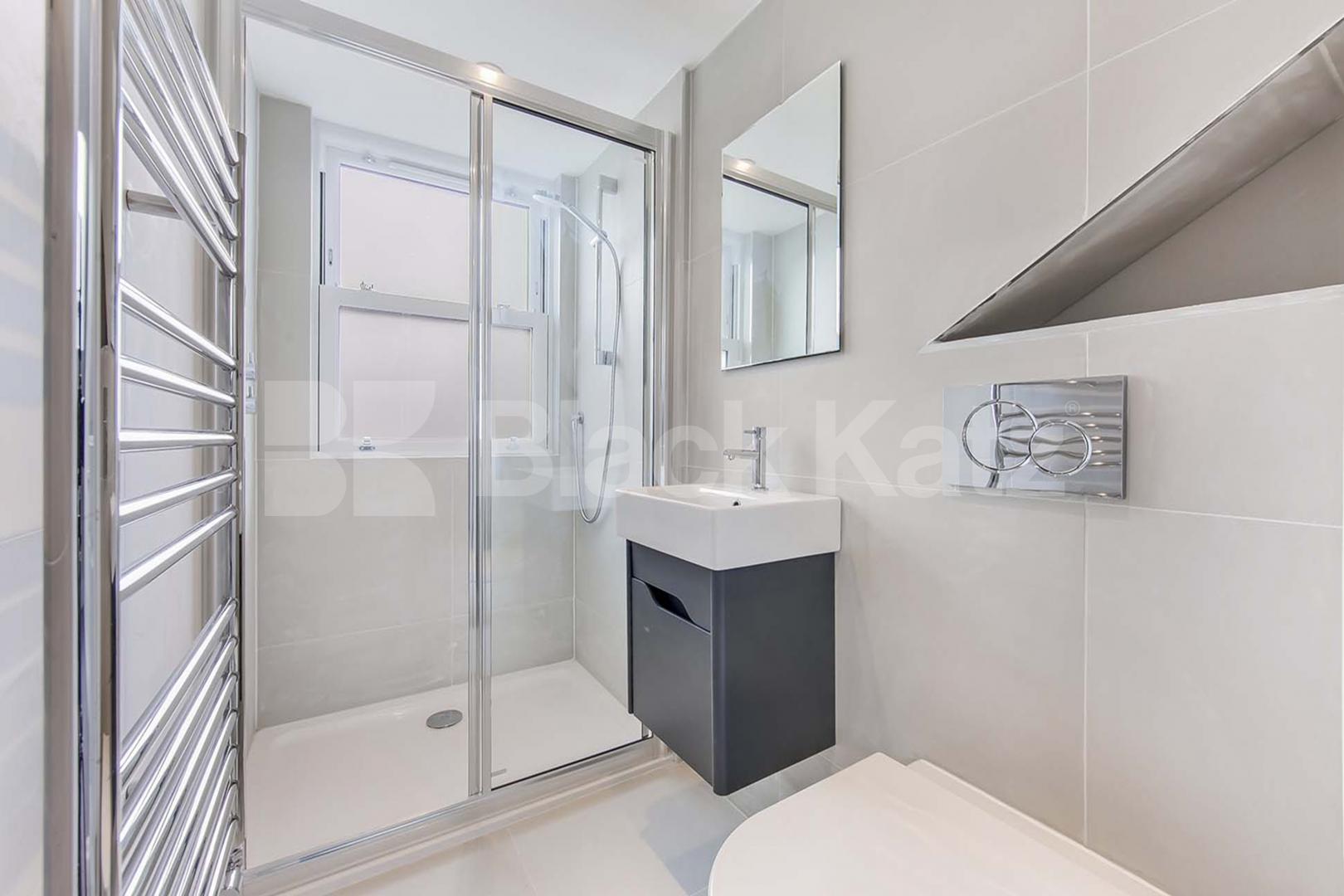 Triplex & offering 1160 Sq. Ft. of living & entertaining space Kendoa Road, Clapham